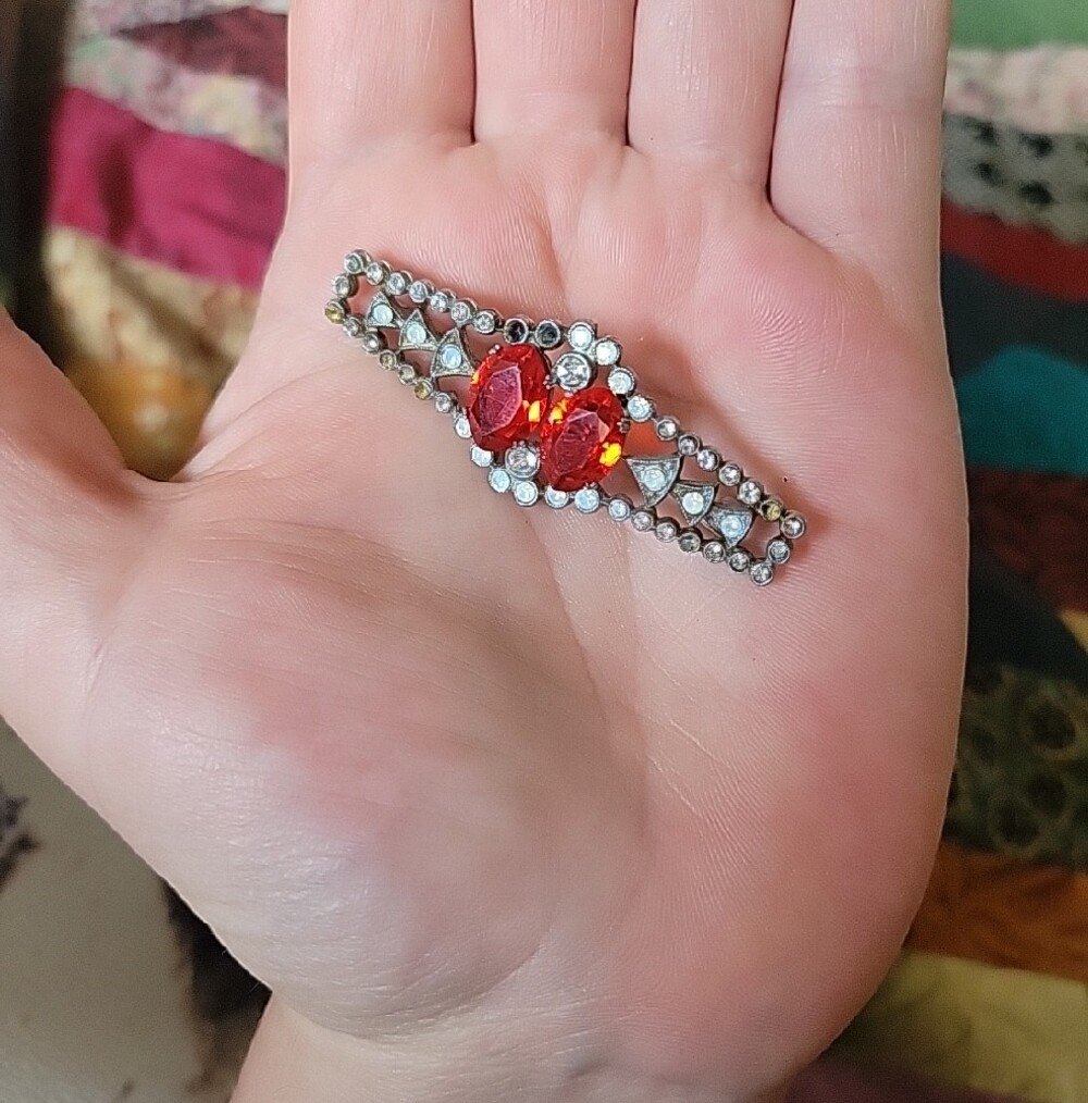 Red Crystal Barrette Brooch - Picture 3 of 3